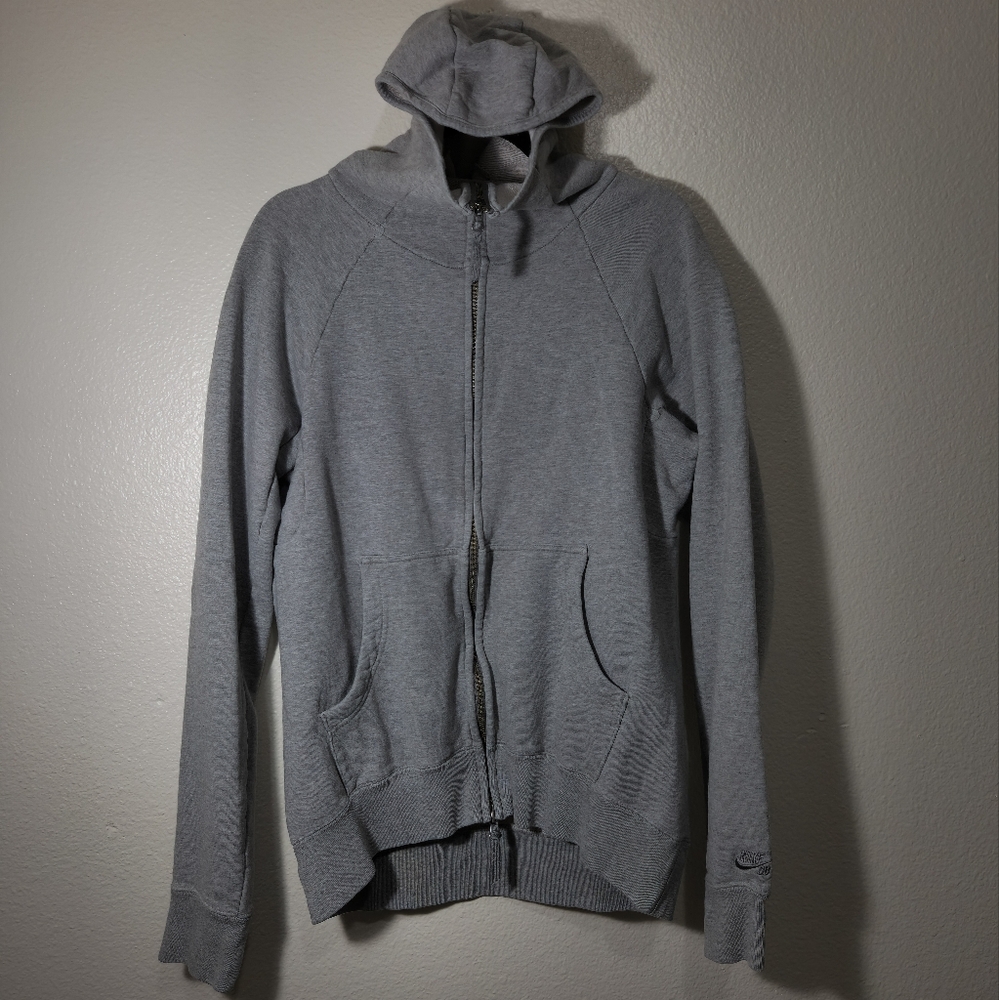 NIKE SB. Full Zip Up Hoodie With Thumb Holes.